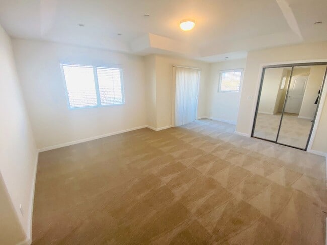 Building Photo - Beautiful Townhome in Downtown San Jose.  ...