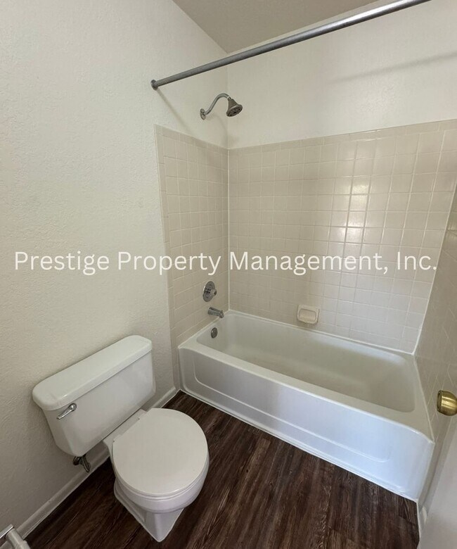 Building Photo - Very Cute South West Side 3/2!! Call Now!