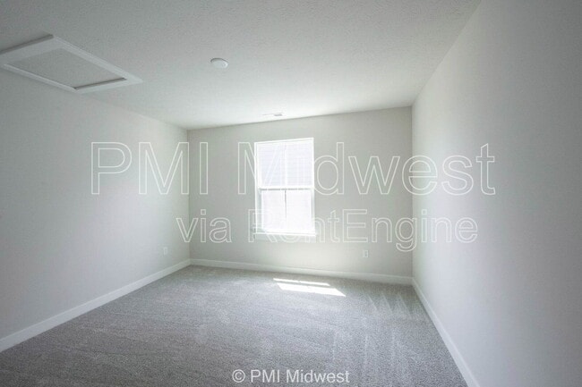 Building Photo - 581 Roosevelt St