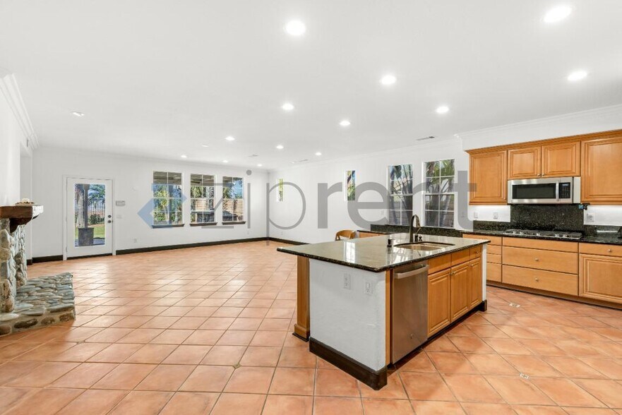 Building Photo - 1485 Clearview Cir