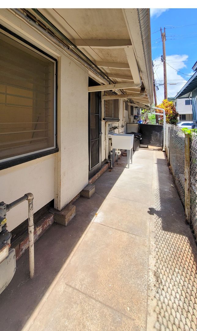 Building Photo - 1132