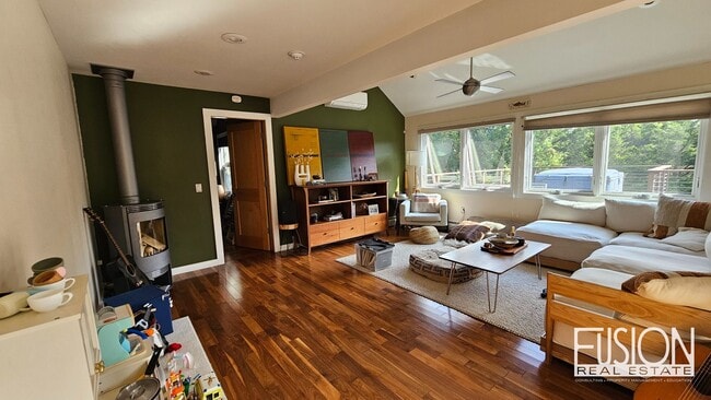 Building Photo - Contemporary 3 bed/2.5 bath on 10 Private Acres with Deeded Lake Access down the Road!