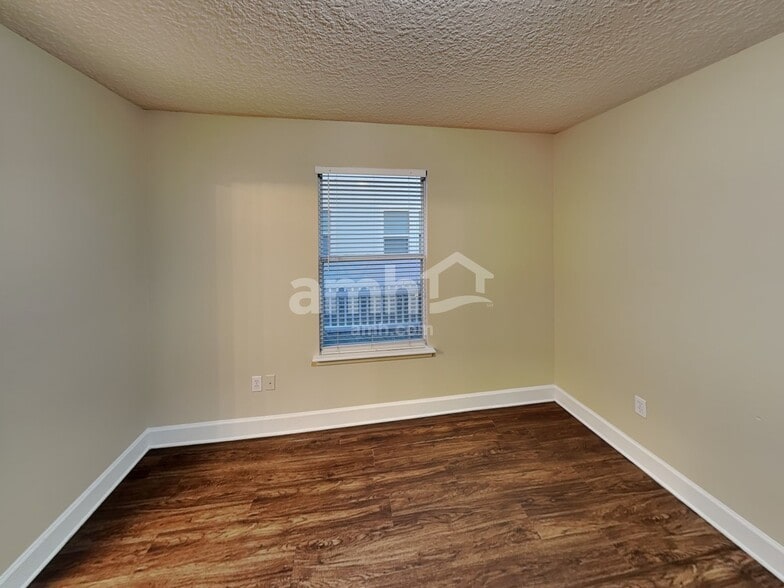 Building Photo - 3390 Victoria Lakes Dr N