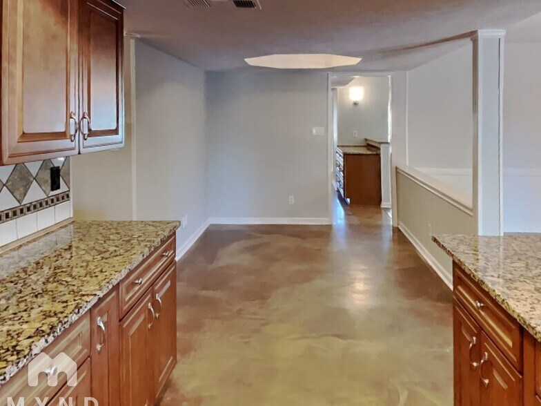Building Photo - 3816 Walnut Dr