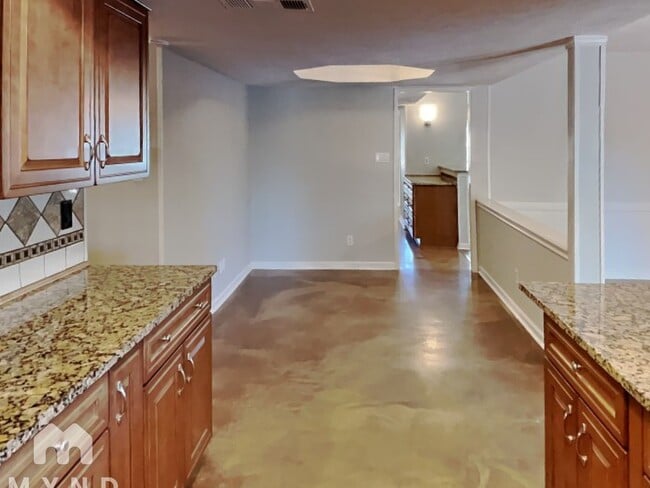 Building Photo - 3816 Walnut Dr