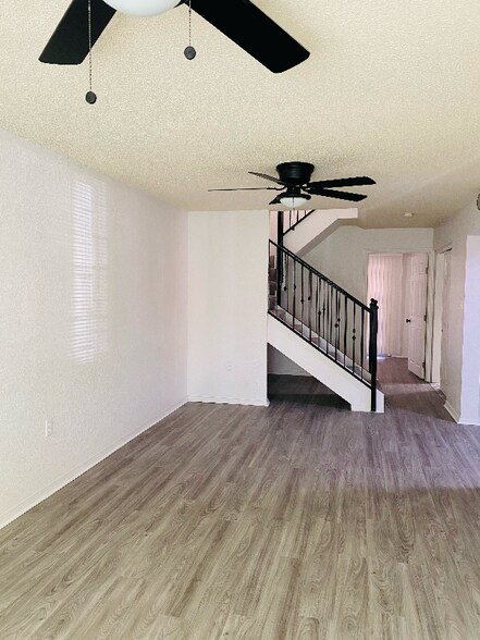 Building Photo - 11055 Breeze Ct
