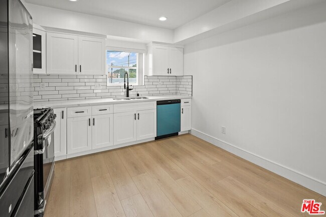 Building Photo - 2700 Larga Ave