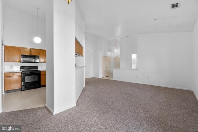 Building Photo - 8200 Blue Heron Dr