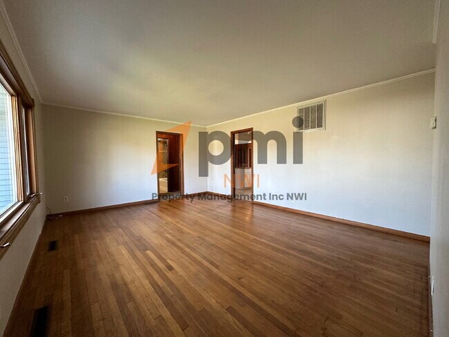 Building Photo - 202 E 250 S