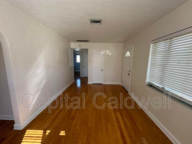 Building Photo - 18 N Meteor Ave