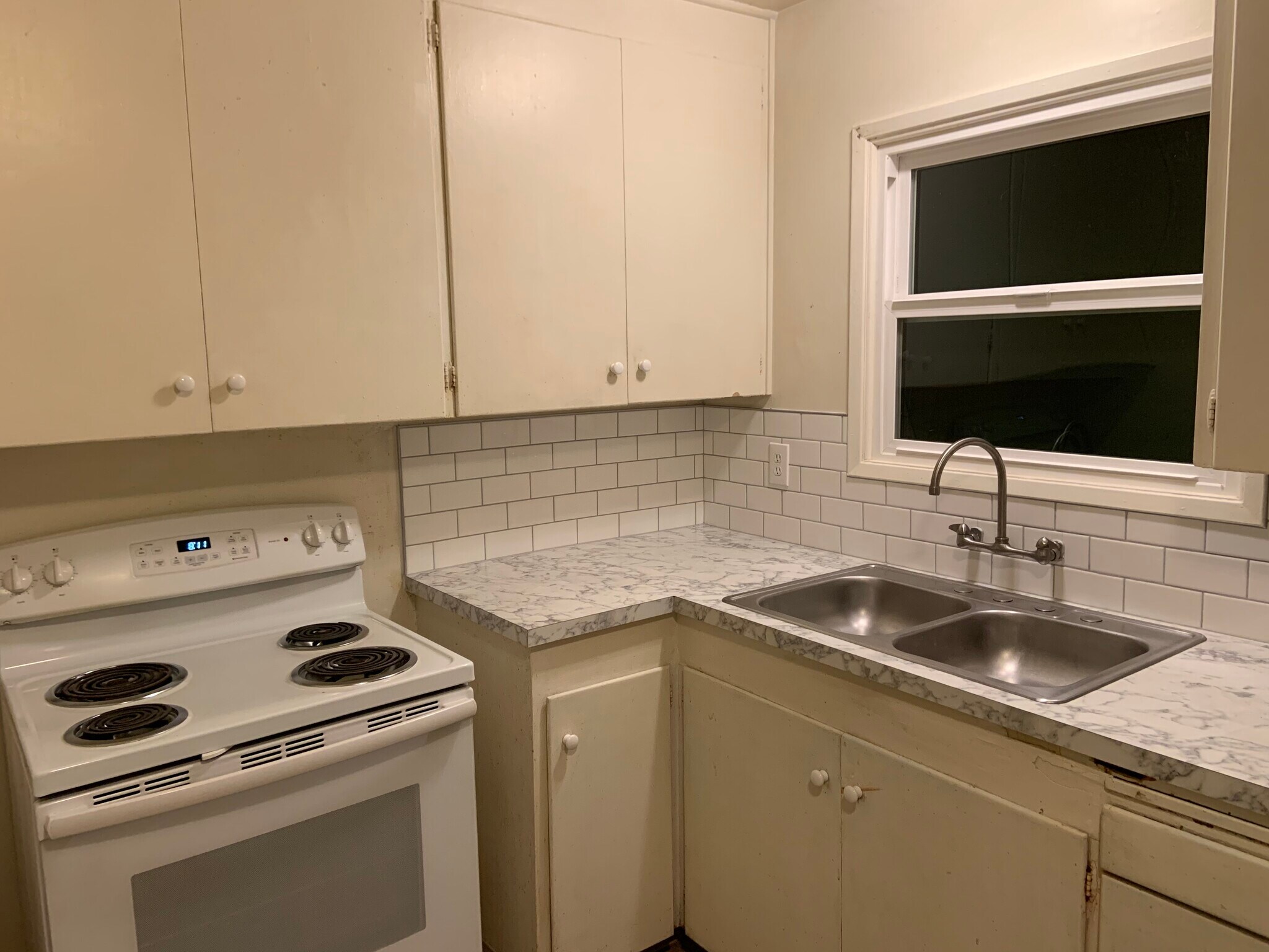 Building Photo - 8608 SE Bybee Blvd