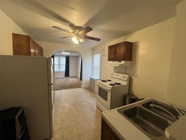 Building Photo - 3300 E Main St