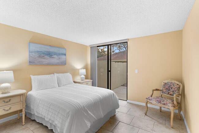 Building Photo - 229 Old Meadow Way