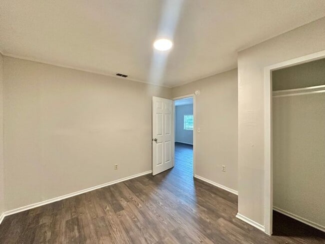Building Photo - Available Now! 2 Bedroom, 1 Bath (Plus Bon...