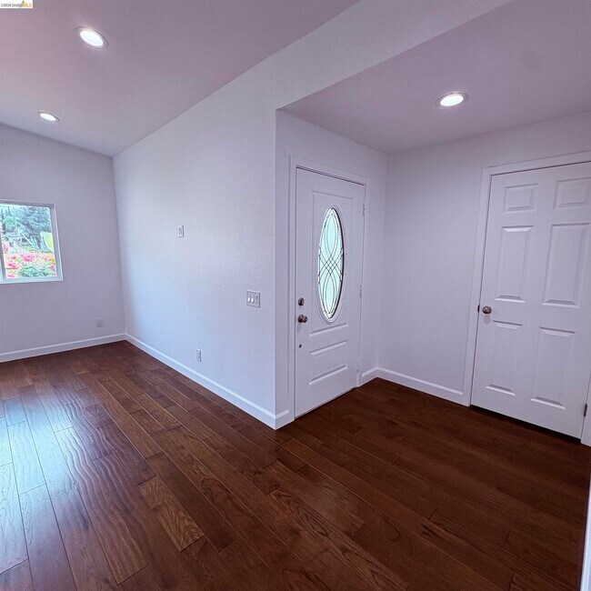 Building Photo - 1101 Hourglass Pl