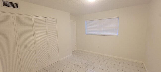 Building Photo - 600 SW 2nd Ave