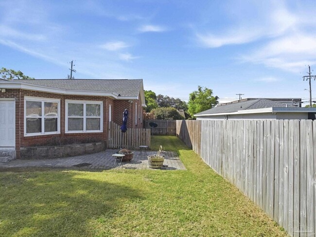 Building Photo - 1618 W Garden St