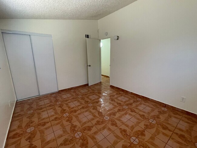 Building Photo - Apple Valley, 3 Bedroom, 2 Bathrooms, 1/2 ...