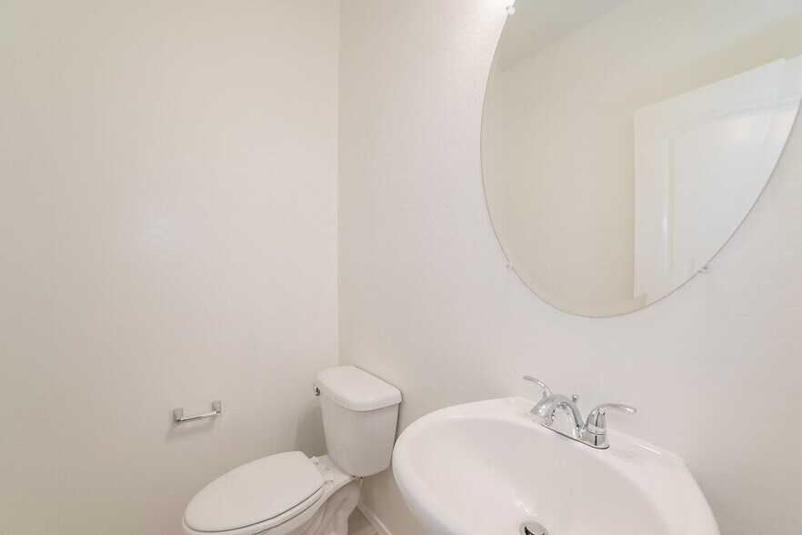 Building Photo - 30242 W Earll Dr