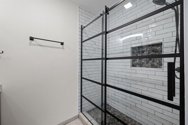 Building Photo - 6305 Clubway Ln