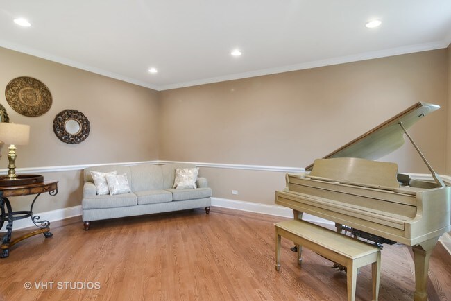 Building Photo - 21 Doral Dr