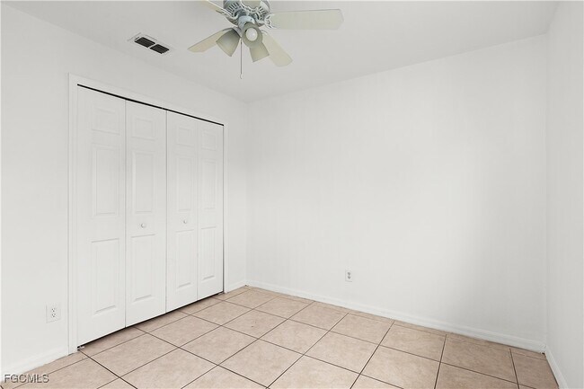 Building Photo - 127 SW 11th Terrace