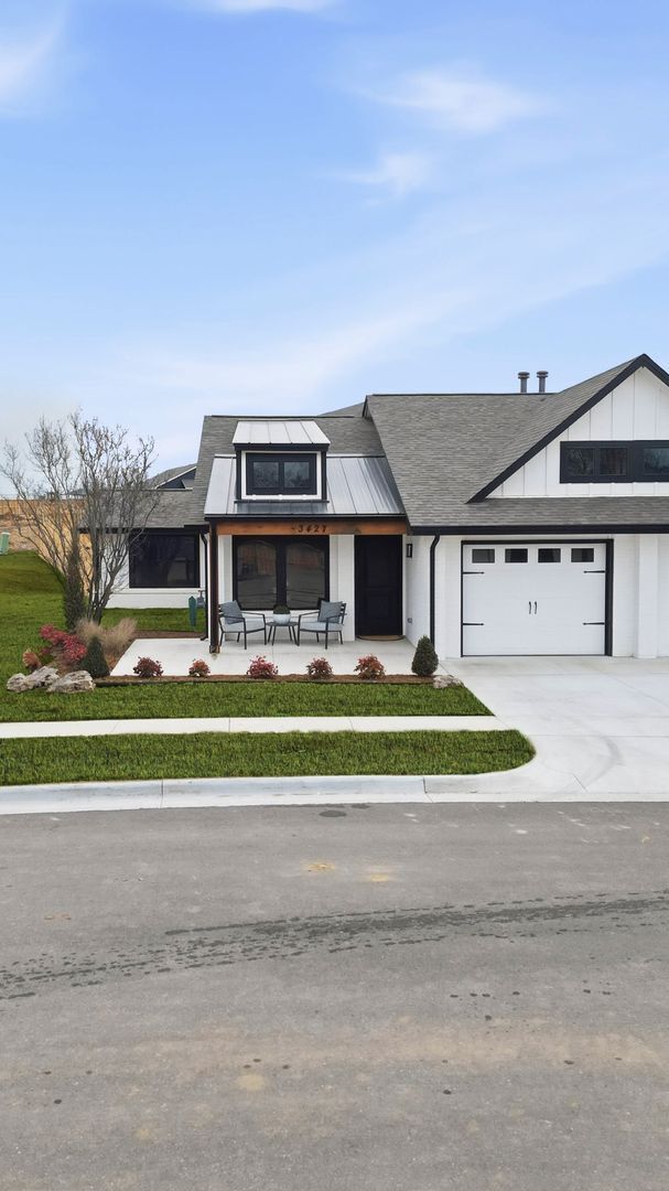 Building Photo - Move In Special! Lawn Care Included! Fully Remodeled 2/1/1