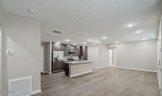 Building Photo - 155 N Lakeview Blvd