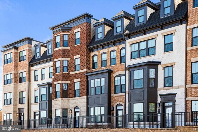 Building Photo - 113 Market Square NW