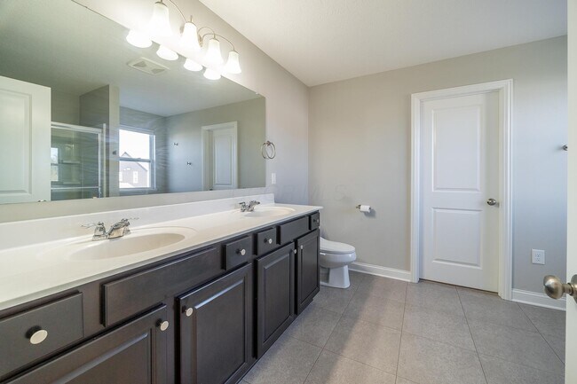 Building Photo - 4032 Stonehill Wy