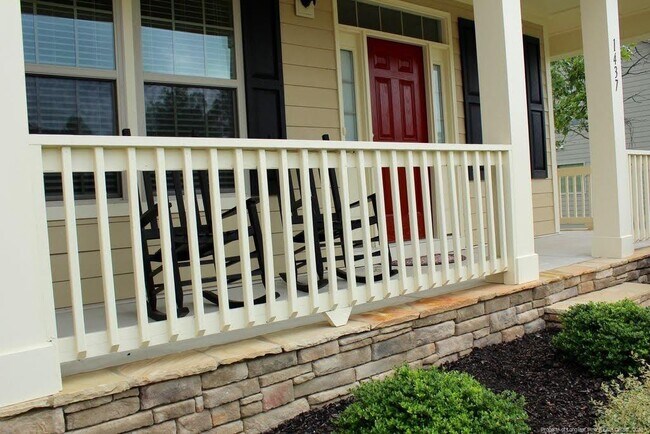 Building Photo - 1437 Vergeland Dr