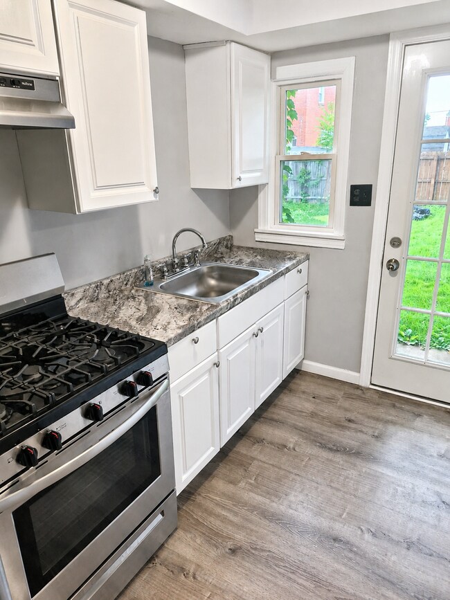 Building Photo - 1146 Shadycrest Dr