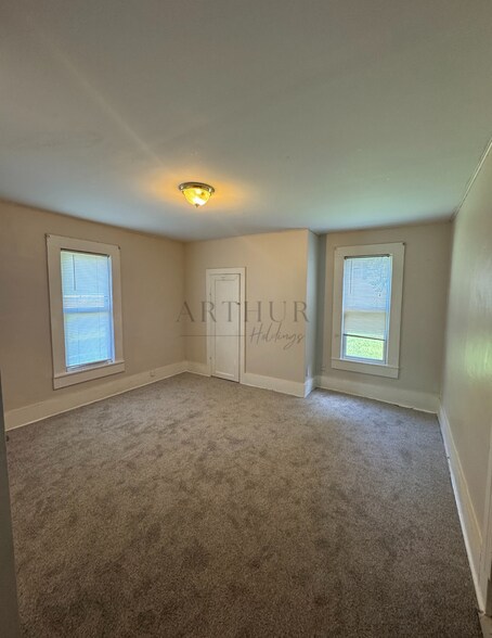 Building Photo - 815 N Ridge Ave