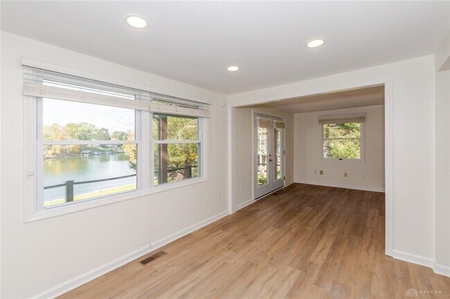 Building Photo - 679 Lakengren Dr