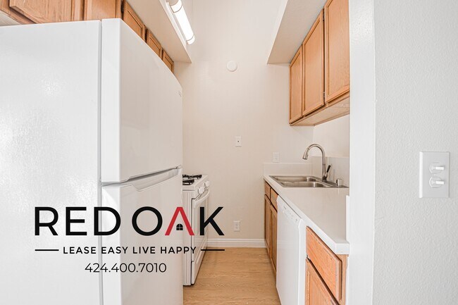 Building Photo - 4651 Cahuenga Blvd