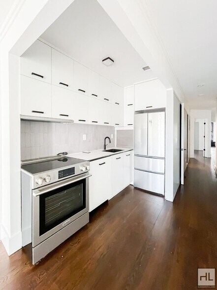 Building Photo - Carroll Gardens 2-Bed 1-Bath