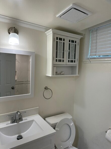 Building Photo - 8406 Spruce Hill Dr