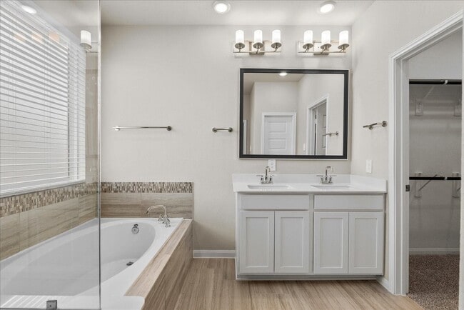 Building Photo - 700 Topwater Trl