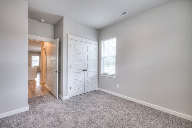 Building Photo - 531 Swanholme Dr