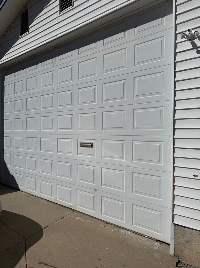 Building Photo - Beautifully updated duplex with parking and a 40'x25' garage.