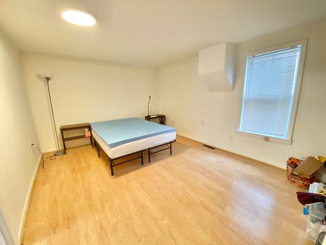 Building Photo - 93 Walnut St