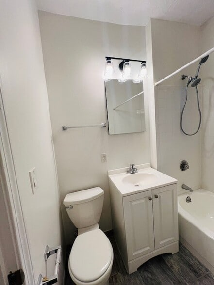 Building Photo - 111 Norway St