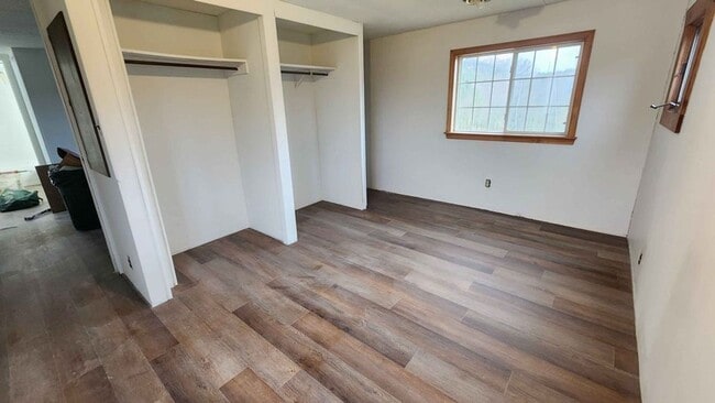 Building Photo - 3+ Bed Home Available with Garage