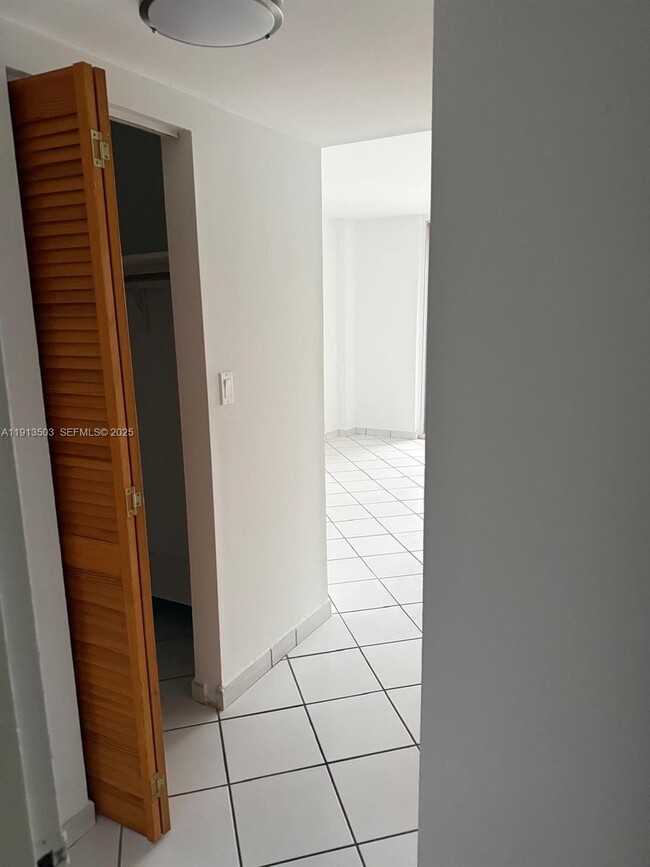 Building Photo - 1800 NW 24th Ave