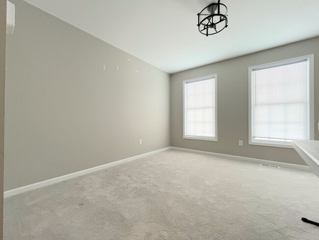 Building Photo - Stunning 4-Bed Single-Family Home For Rent in Amherst - Cherry Laurel Lane