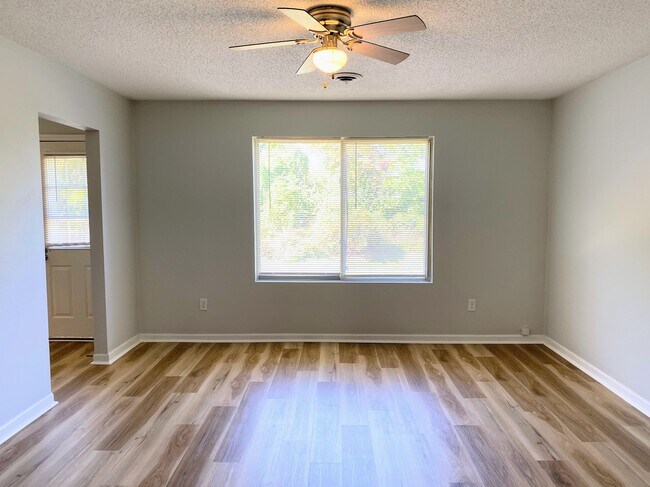 Building Photo - 1106 Fishlock Ave