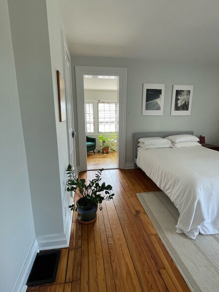 Primary Photo - 49 W Court St