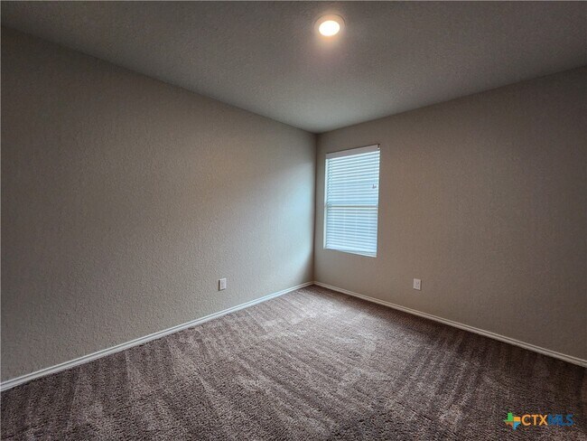 Building Photo - 522 Blue Stem Rd