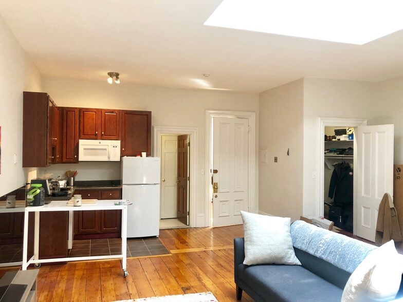 Building Photo - 105 Beacon St