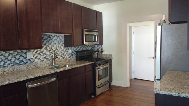Building Photo - FABULOUS!!! BARRINGTON Downtown location